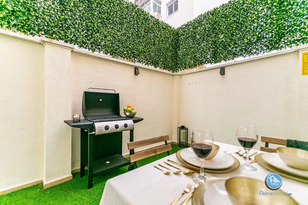 Bajo Urbano Boutique En Carlos Haya Con Terraza Y Parking Malaga