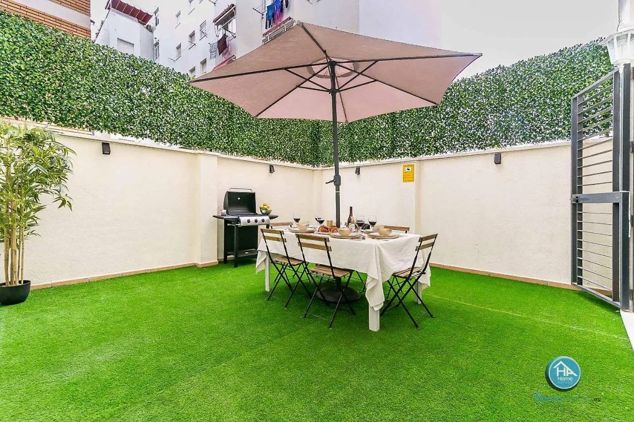 Bajo Urbano Boutique En Carlos Haya Con Terraza Y Parking Malaga